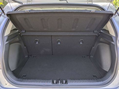 Used 2025 Hyundai Venue SEL FWD image 12