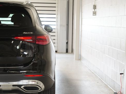 Used 2026 Mercedes-Benz GLC 300 4MATIC image 10