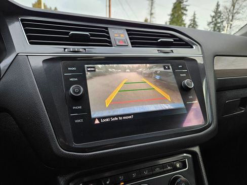 Used 2018 Volkswagen Tiguan SE w/ Panoramic Sunroof Package image 27