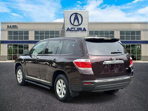 Used 2012 Toyota Highlander 4WD w/ Tow Pkg image 3