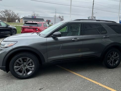 New 2026 Ford Explorer Active w/ Active Comfort Package AWD/4WD image 4