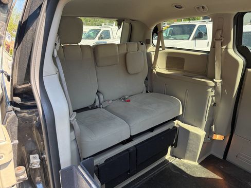 Used 2012 Dodge Grand Caravan SE FWD image 15