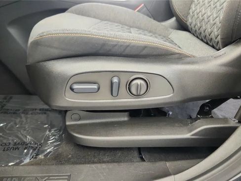 Used 2023 Chevrolet Equinox LT FWD image 28