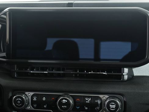 Used 2024 Jeep Gladiator Sport AWD/4WD image 9