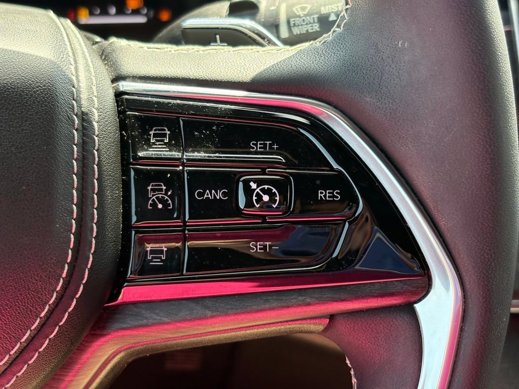 Used 2023 Jeep Grand Cherokee L Overland w/ Luxury Tech Group IV AWD/4WD image 43