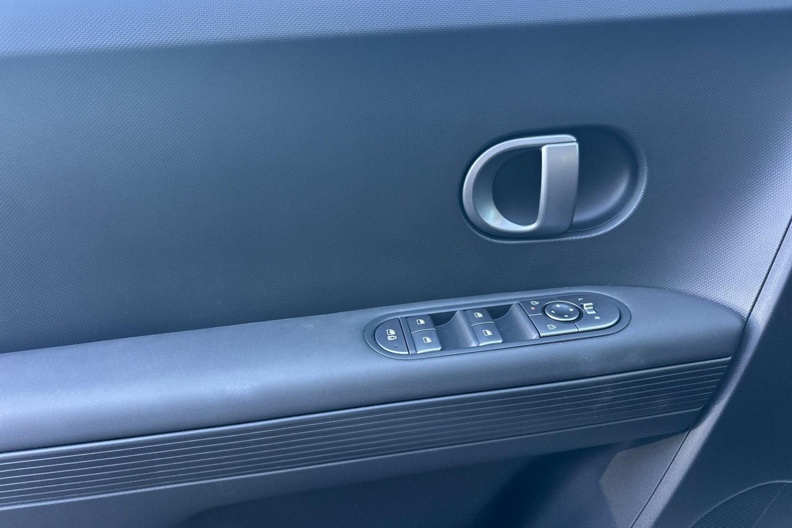 New 2026 Hyundai Ioniq 5 SE AWD/4WD image 12