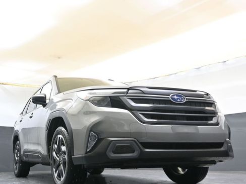 Used 2025 Subaru Forester Limited AWD/4WD image 42