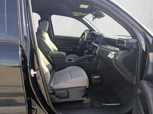Used 2025 Toyota Tacoma SR5 AWD/4WD image 19