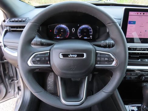 Certified 2023 Jeep Compass High Altitude AWD/4WD image 19