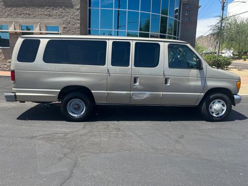 Used 2007 Ford E-350 and Econoline 350 XL RWD image 5
