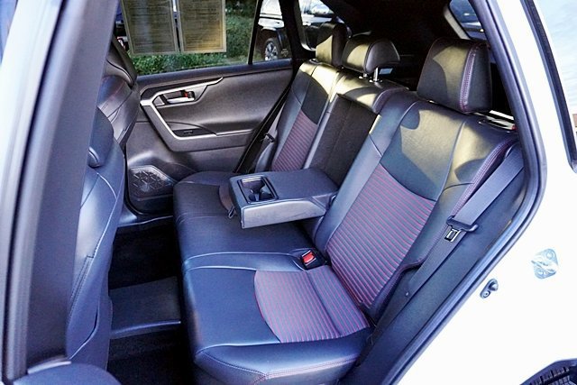 Used 2024 Toyota RAV4 XSE AWD/4WD image 30