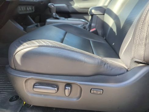 Used 2023 Toyota Tacoma TRD Off-Road w/ TRD Premium Off Road Package image 11