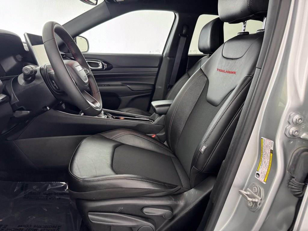 Used 2025 Jeep Compass Trailhawk AWD/4WD image 23