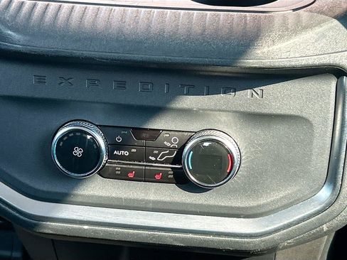 Used 2025 Ford Expedition Platinum AWD/4WD image 22