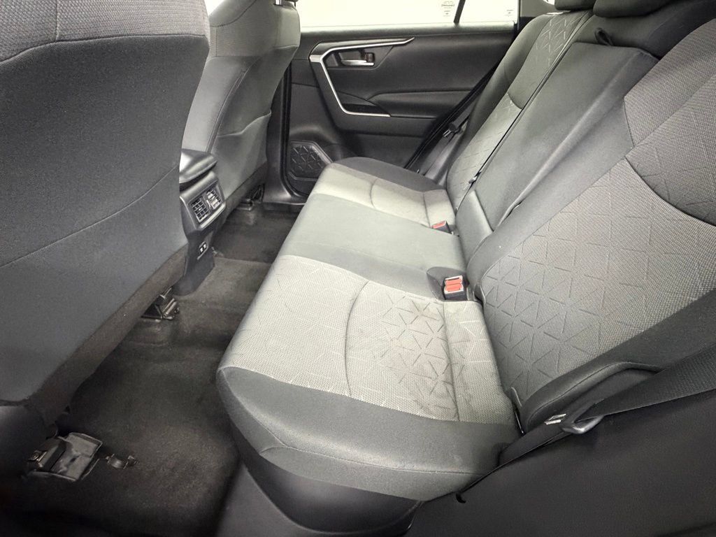 Certified 2021 Toyota RAV4 XLE w/ Carpet Mat Package (TMS) AWD/4WD image 39