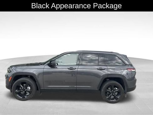Used 2024 Jeep Grand Cherokee Limited w/ Black Appearance Package AWD/4WD image 5