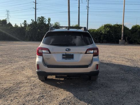 Used 2017 Subaru Outback 2.5i Limited AWD/4WD image 5