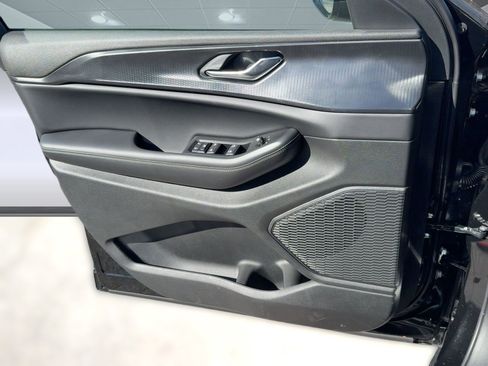 New 2025 Jeep Grand Cherokee Altitude image 11