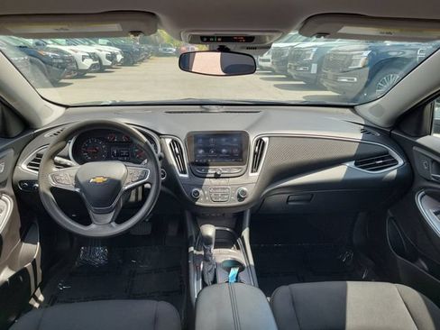 Used 2025 Chevrolet Malibu LT FWD image 9