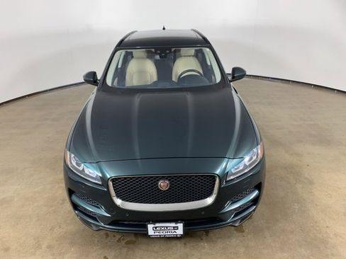 Used 2018 Jaguar F-PACE Premium image 4