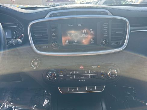 Used 2017 Kia Sorento FWD w/ LX Convenience Package image 20
