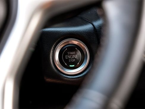 Used 2023 Chevrolet Suburban Premier image 17