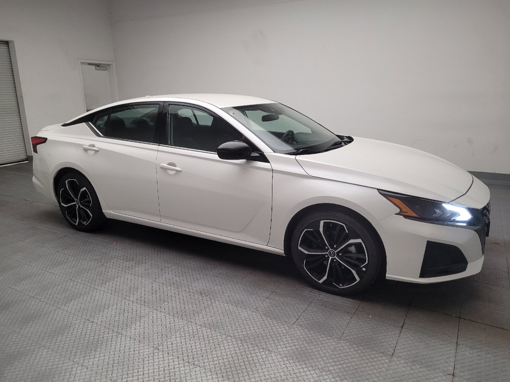 Used 2024 Nissan Altima 2.5 SR FWD image 11
