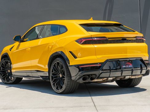 Used 2025 Lamborghini Urus SE AWD/4WD image 2