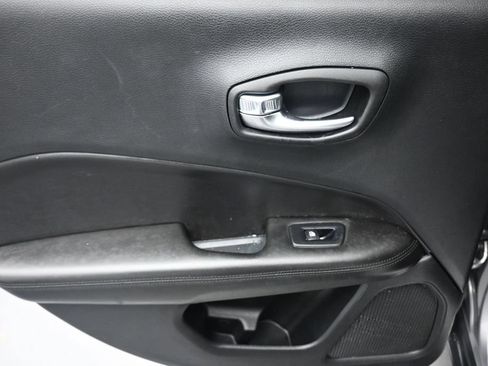 Used 2019 Jeep Compass Latitude AWD/4WD image 28