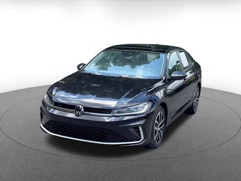 Used 2025 Volkswagen Jetta SE FWD image 7