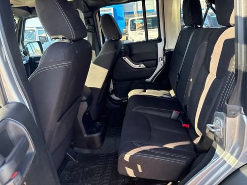 Used 2014 Jeep Wrangler Unlimited Rubicon w/ Connectivity Group AWD/4WD image 18