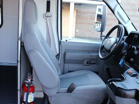 Used 2015 Ford E-350 and Econoline 350 Super Duty image 12