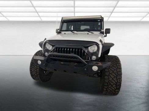 Used 2016 Jeep Wrangler Unlimited Rubicon w/ Connectivity Group AWD/4WD image 2