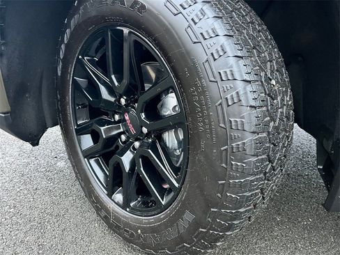 Used 2024 GMC Sierra 1500 Elevation image 9