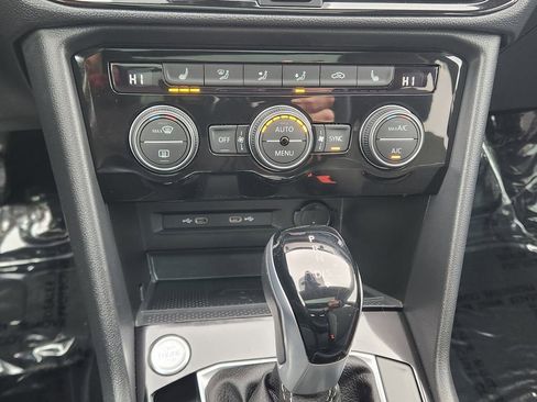 Certified 2024 Volkswagen Taos SE image 22