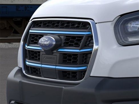 New 2025 Ford E-Transit 148 Medium Roof image 17
