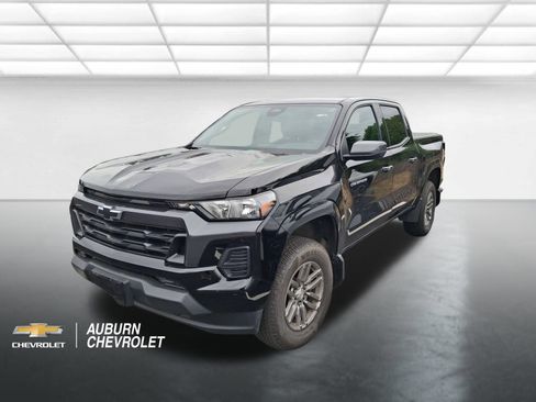 Used 2025 Chevrolet Colorado LT w/ Advanced Trailering Package AWD/4WD image 3