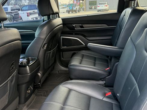 Used 2022 Kia Telluride EX w/ EX Premium Package FWD image 12