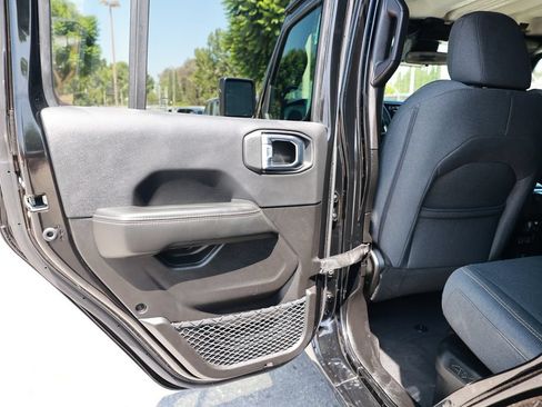 Used 2025 Jeep Wrangler Unlimited Sahara w/ Safety Group AWD/4WD image 36