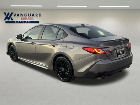 Used 2025 Toyota Camry SE image 3