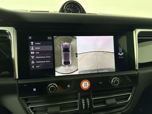 Certified 2025 Porsche Macan image 30