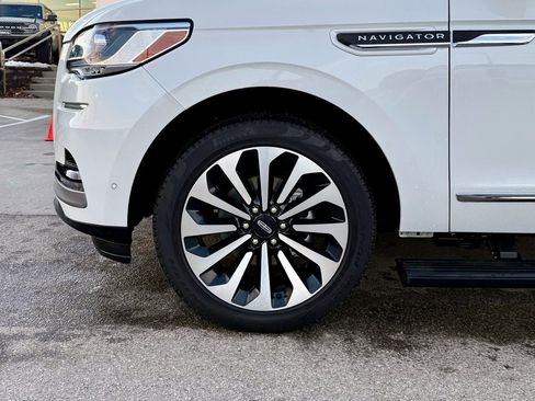Used 2023 Lincoln Navigator Reserve image 28