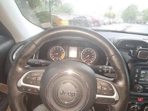 Used 2015 Jeep Renegade Latitude w/ Popular Equipment Group AWD/4WD image 30