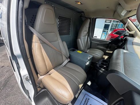 Used 2024 GMC Savana 2500 w/ Driver Convenience Package RWD image 9