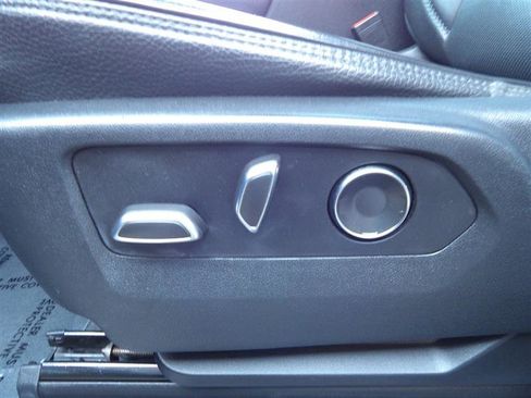 Used 2021 GMC Yukon XL Denali w/ Denali Premium Package image 33