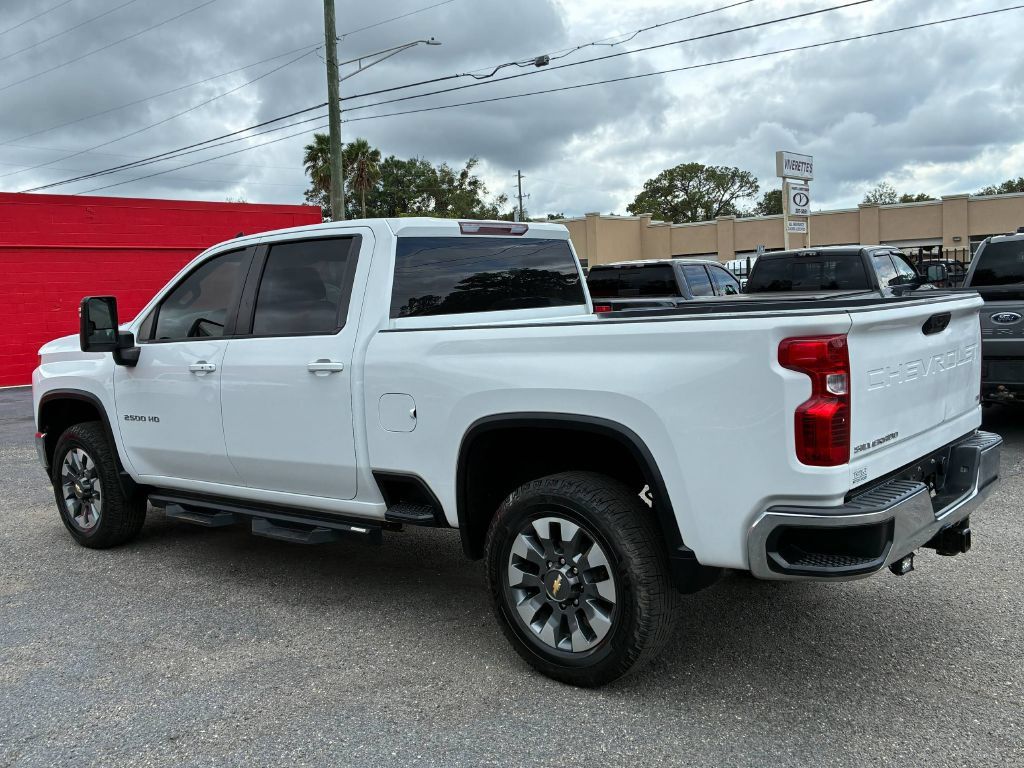 Used 2021 Chevrolet Silverado 2500 LT w/ Convenience Package AWD/4WD image 3