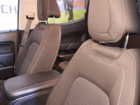 Used 2022 Chevrolet Colorado LT w/ LT Convenience Package image 16