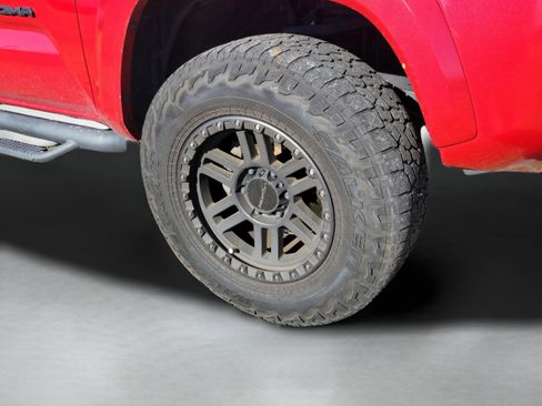 Used 2017 Toyota Tacoma SR5 w/ Tow Package image 27