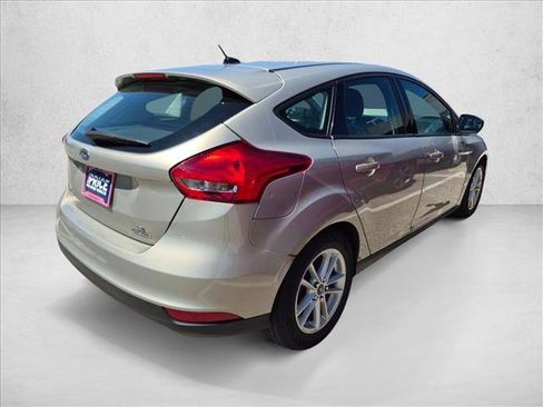Used 2015 Ford Focus SE FWD image 4