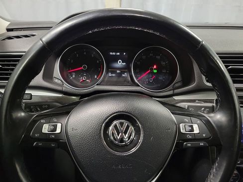Used 2017 Volkswagen Passat 1.8T SEL Premium image 16